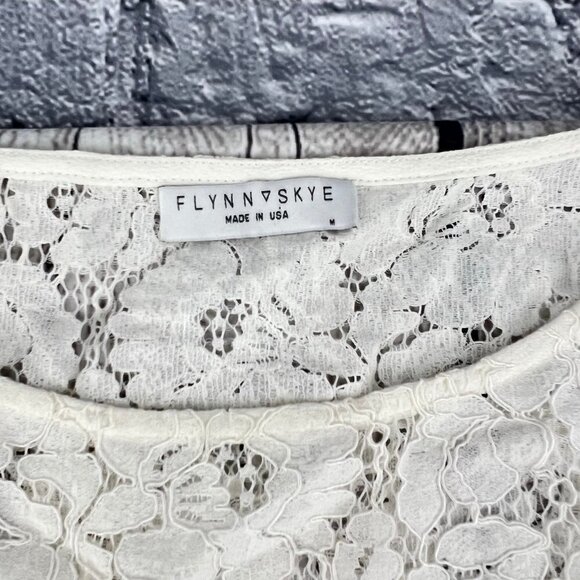 Flynn Skye Lace Crop Top Size M NWT - Picture 2 of 9